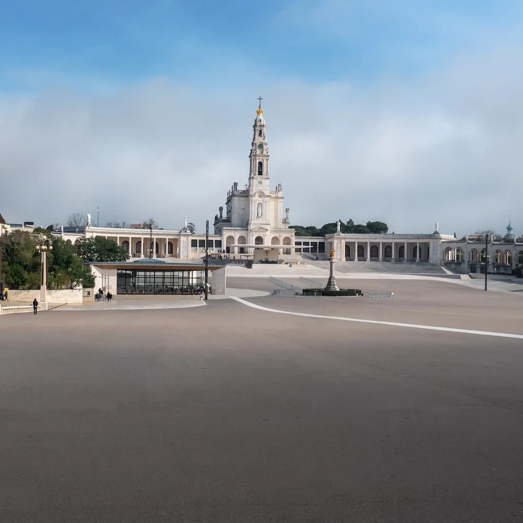 Tour Religioso: Fátima, Santiago, Lourdes e Italia